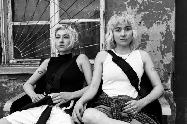 Почему KFC — американский бренд с украинской душой и почему здесь художницы сестры Фельдман?