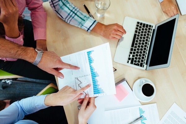 
                    Как создать опрос для исследования рынка?            