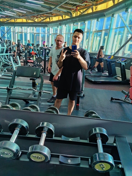 
                    Ложится в 5 утра, пиарит свое агентство и управляет им, пишет музыку и не выгорает. Как? Интервью с CEO UXART            