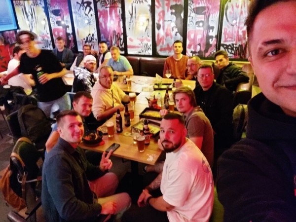 
                    Ложится в 5 утра, сам пиарит свое агентство и управляет им, пишет музыку и не выгорает. Как? Интервью с CEO UXART            