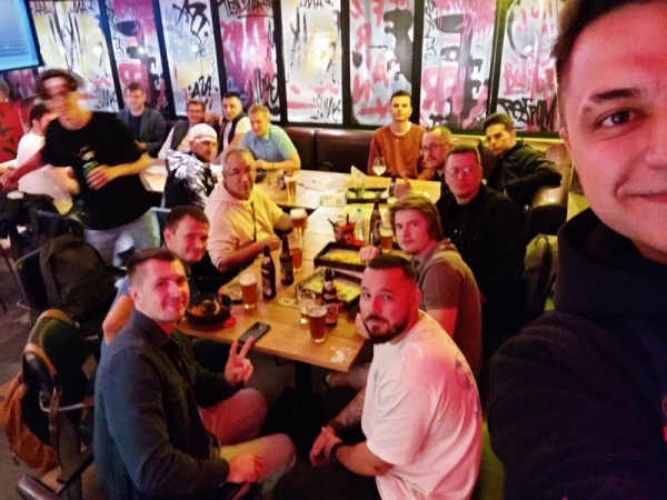 
                    Ложится в 5 утра, пиарит свое агентство и управляет им, пишет музыку и не выгорает. Как? Интервью с CEO UXART            